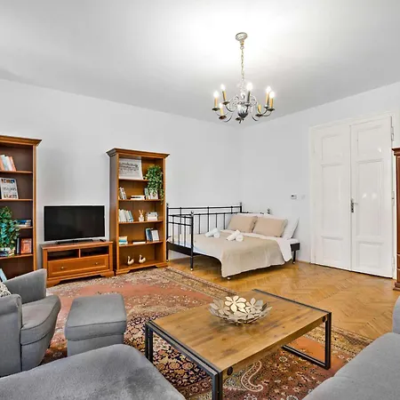 Apartment Historical Centrum Escape - Culture & Life