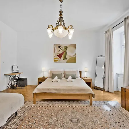 Apartment Historical Centrum Escape - Culture & Life
